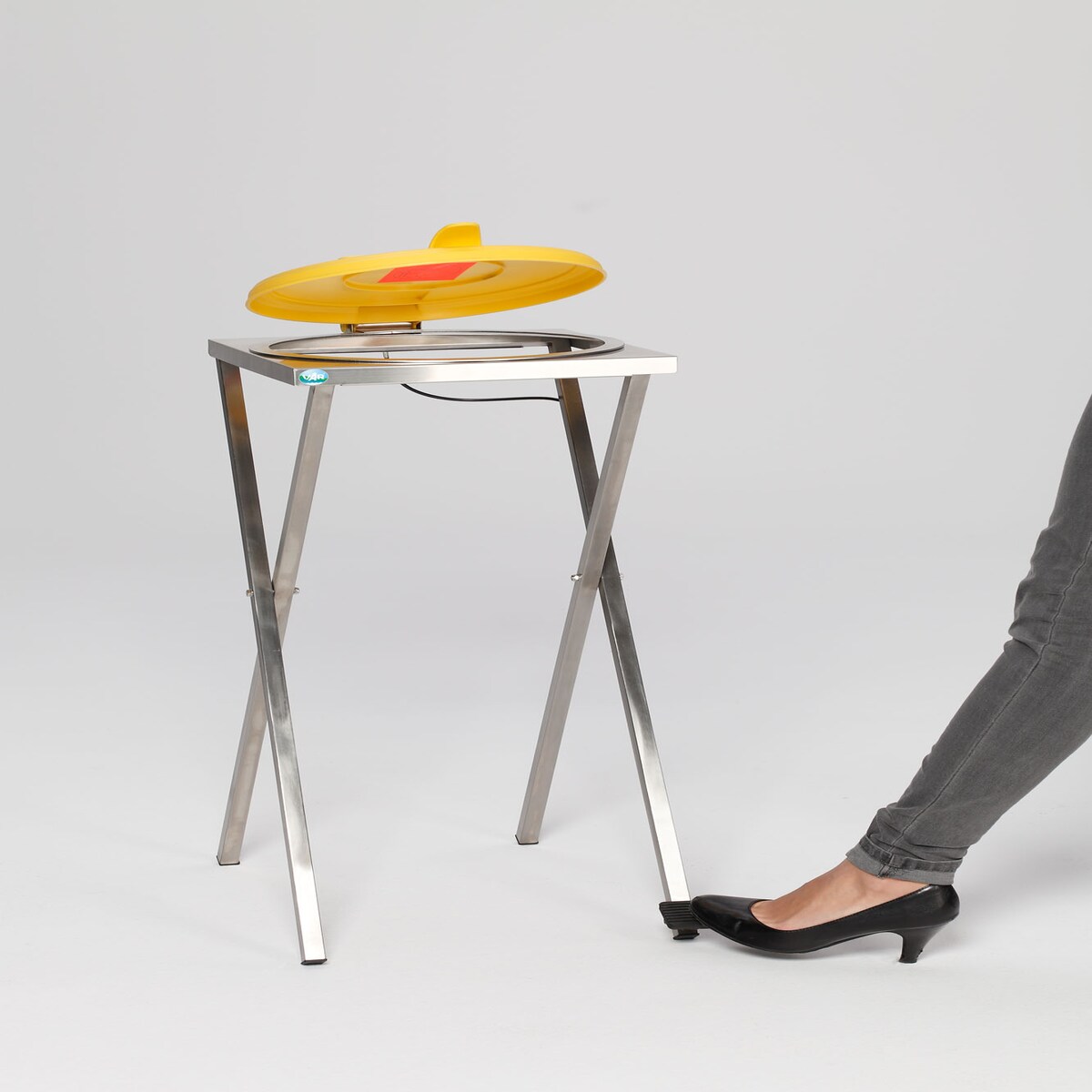 PROREGAL Robuster Scherenständer mit Klemmring | für 120 Liter Sack | HxBxT 90x40x45cm | Edelstahl | Gelber Deckel | Mülleimer Müllsackständer