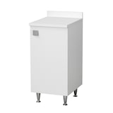 thumbnail of Weißer Schrank mit Aufsatz, Metallfüßen und verstellbarem Fach, vormontiert für Bad, Waschküche, Küche und Flur.