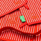 thumbnail of Benetton - Packung mit 2 Schürzen, 2 Fäustlingen und 2 Topflappen