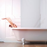 thumbnail of Relaxdays Duschrollo, 80x240 cm, Seilzugrollo für Dusche & Badewanne, Decke & Fenster, Badrollo wasserabweisend, weiß