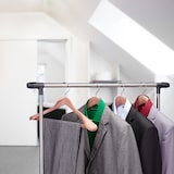 thumbnail of Relaxdays Anzugbügel Zedernholz, 5 Stück, Mottenschutz, rutschfest & stabil, breite Kleiderbügel mit Steg, 45 cm, natur