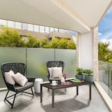 thumbnail of Relaxdays Gartentisch, wetterfest, auch für Terrasse und Balkon, Loungetisch, HBT: 39 x 98 x 48 cm, Outdoortisch, braun