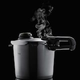 thumbnail of Fissler - Vitavit Premium - Schnellkochtopf 4,5 l, Durchmesser 22 cm mit Dampfgareinsatz und Ständer
