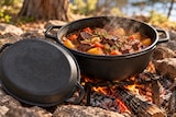 thumbnail of Schmortopf aus Gusseisen – 8 Liter – Kochen im Freien – Grillpfanne aus Gusseisen – Geschenk – Kochgeschirrset – PFAS-frei – Schwarz