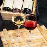 thumbnail of Geschenkset Abruzzo | Weinset mit Holzkiste und 3 ausgezeichneten Weinen (Rot, Weiß, Rosé) aus Italien