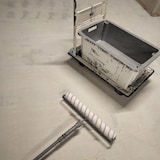 thumbnail of Jeu de rouleaux à poils courts (50 cm de large) et porte-rouleau réglable - Scelle et crée des surfaces lisses sur les sols intérieurs