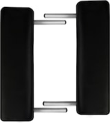 Zwei schwarze Kissen mit Metallstangen.
