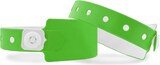 Zwei grüne Armbänder auf weißem Hintergrund.