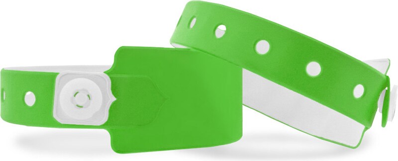 Zwei grüne Armbänder auf weißem Hintergrund.