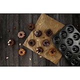 thumbnail of Dr. Oetker Tradition Molde Repostería, 12 Cavidades con Saliente Central para Hacer Donuts, Rosquillas Y Bagels, Acero con Revestimiento