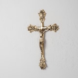 thumbnail of Wandkreuz Inri Kruzifix mit Jesus Christus Figur auf Kreuz aus Metall Messingfarben