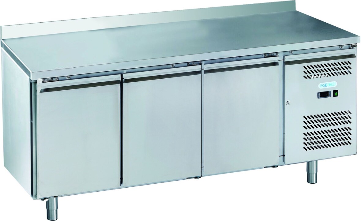 ForCold by FIMAR 3-türiger Kühltisch mit Spritzwand. Automatisches Auftauen. Temperatur 0°/+8°C.  Messen 179,5x70x85/95 cm (h). ForCold M-GN3200TN-FC