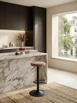 thumbnail of Barhocker `Campania`: 58-79 cm Sitzhöhe, Eisenmaterial, Samt/Wildlederoptik Bezug, 360° drehbar. Rosa, Material: Samt, 40x40x79 cm | Kadima Design