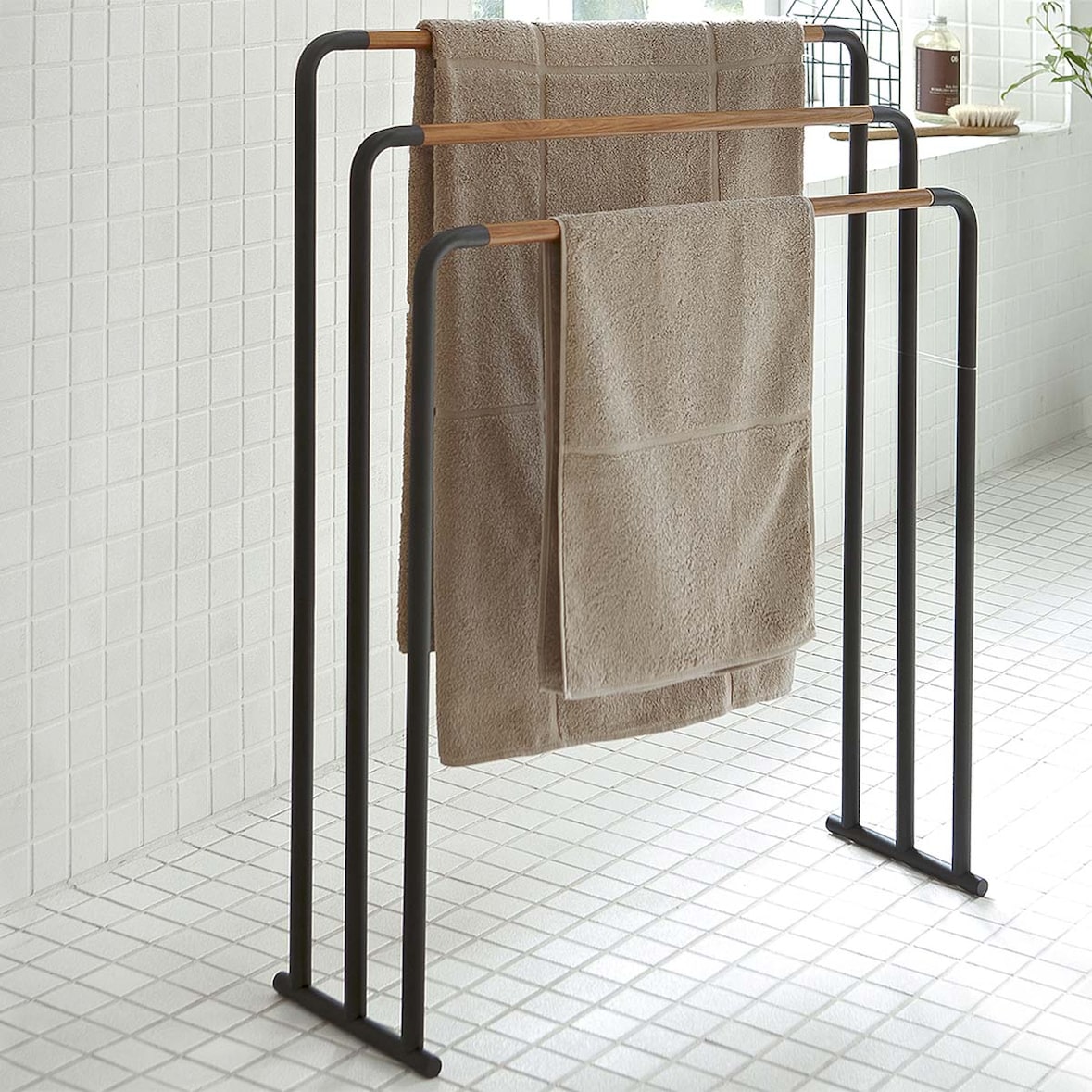 Yamazaki Home Handtuchhalter Handtuchständer freistehend Bad Metall schwarz stehend 3 Reihen