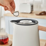 thumbnail of SWAN SK14610WHTNEU Chaleira Eléctrica Ultra-fast, Jarro Elétrico,  sem Fios, Design Moderno, 1,7 L, Cabo de Efeito Madeira, Branco, 2000W