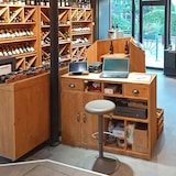 thumbnail of TRADIS Comptoir de magasin, 2 portes, 2 tiroirs, bois massif