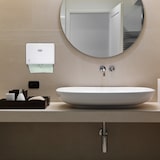 thumbnail of Relaxdays Papierhandtuchspender, Wandmontage, für H2 Papierhandtücher, Handtuchspender HxBxT 20,5 x 27,5 x 10 cm, weiß