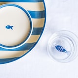thumbnail of Juego de 6 platos Zafferano de la colección Lido, con decoraciones de peces azules, fina cerámica artesanal italiana para una mesa elegante y moderna.