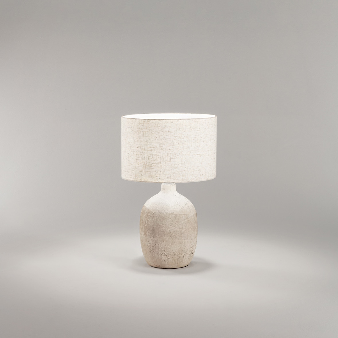 Candeeiro de mesa em cerâmica Perenz, cor bege com abajur em tecido, diâmetro 35 cm altura 55 cm lâmpada 1xE27 máx. 60W não incluído