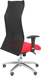 thumbnail of Endereço Sahuco e e assentos estofados em tecido vermelho Bali