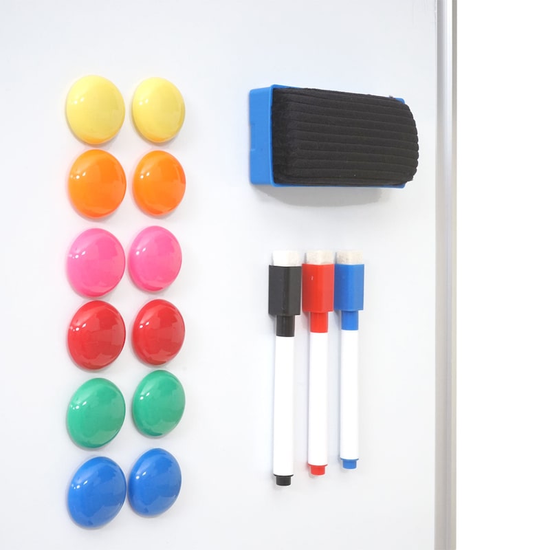 OFFCUP Krijtbord Papierrol, 45 cm x 300 cm Verwijderbaar Zelfklevend Vinyl Krijtbord Decal Papier met 5 Stuks Krijtjes voor Thuis, Keuken, Kantoor, Schoolmenu