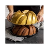 thumbnail of Nordic Ware – Bundt-Kuchenform „75th Anniversary Braided“ aus Aluminiumdruckguss – Gold