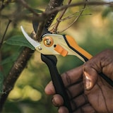 thumbnail of Fiskars Solid Bypass-Gartenschere Metall P331