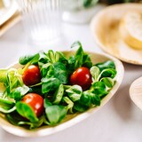 thumbnail of BIOZOYG 50 Stück Palmblatt Teller 26cm Einweggeschirr Tropfenform robust dekorativ nachhaltiges Einweggeschirr umweltfreundliche Einwegteller