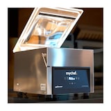 thumbnail of Seladora a vácuo inteligente de bancada Mychef goSENSOR S com tampa em forma de cúpula