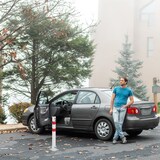 thumbnail of Relaxdays Absperrpfosten, klappbar, Stahl, Parkplatz Absperrung, H: 65 cm, abschließbar, eckiger Parkpfosten, weiß/rot