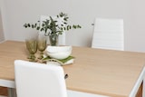 thumbnail of Rechteckiger Innentisch 150x90 cm mit Aluminiumgestell und Tischplatte in Holzoptik, ideal für Küche und Esszimmer–NOAH-Weiß/Holz
