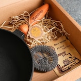 thumbnail of Bratpfanne aus Gusseisen – ø 24 x 6 cm – Gusseisenpfanne für alle Wärmequellen – Holzgriff – PFAS-frei – Schwarz