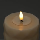 thumbnail of LED Kerze Mia mit Rautenmuster Echtwachs flackernd H: 12,5cm D: 7,5m creme
