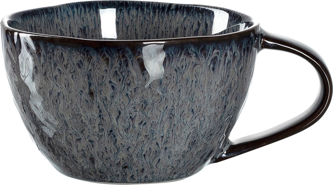 Eine graue Tasse mit einem Griff.
