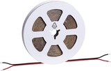 Eine Spule mit LED-Streifen und Kabeln.