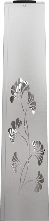 Eine silberne Lampe mit Blumenmuster.