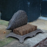 thumbnail of Brosse nettoyage chaussure en fonte et fibre de coco Hérisson Esschert Design