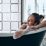 thumbnail of Relaxdays Duschrollo Square, wasserabweisend, Retro Badrollo Wanne u. Dusche, Deckenmontage, 100x240cm, semitransparent