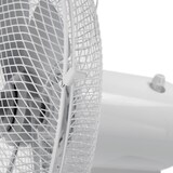 thumbnail of Ventilador de mesa JATA JVVM3026 con 3 velocidades. Oscilación automática y cabezal inclinable.  53 cm de altura. Rejilla de metal trasera y delantera