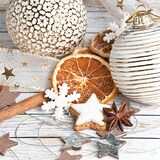 thumbnail of 20 Servietten Papier 33x33cm 3-lagig hochwertige Einweg Papierservietten Weihnachtsservietten Winter & Weihnachtszeit Partyservietten Weiß Orange