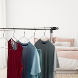 thumbnail of Relaxdays Drahtbügel, 48er Set, dünn, für Blusen, Shirts, mit Hosensteg, platzsparende Metall Kleiderbügel, schwarz