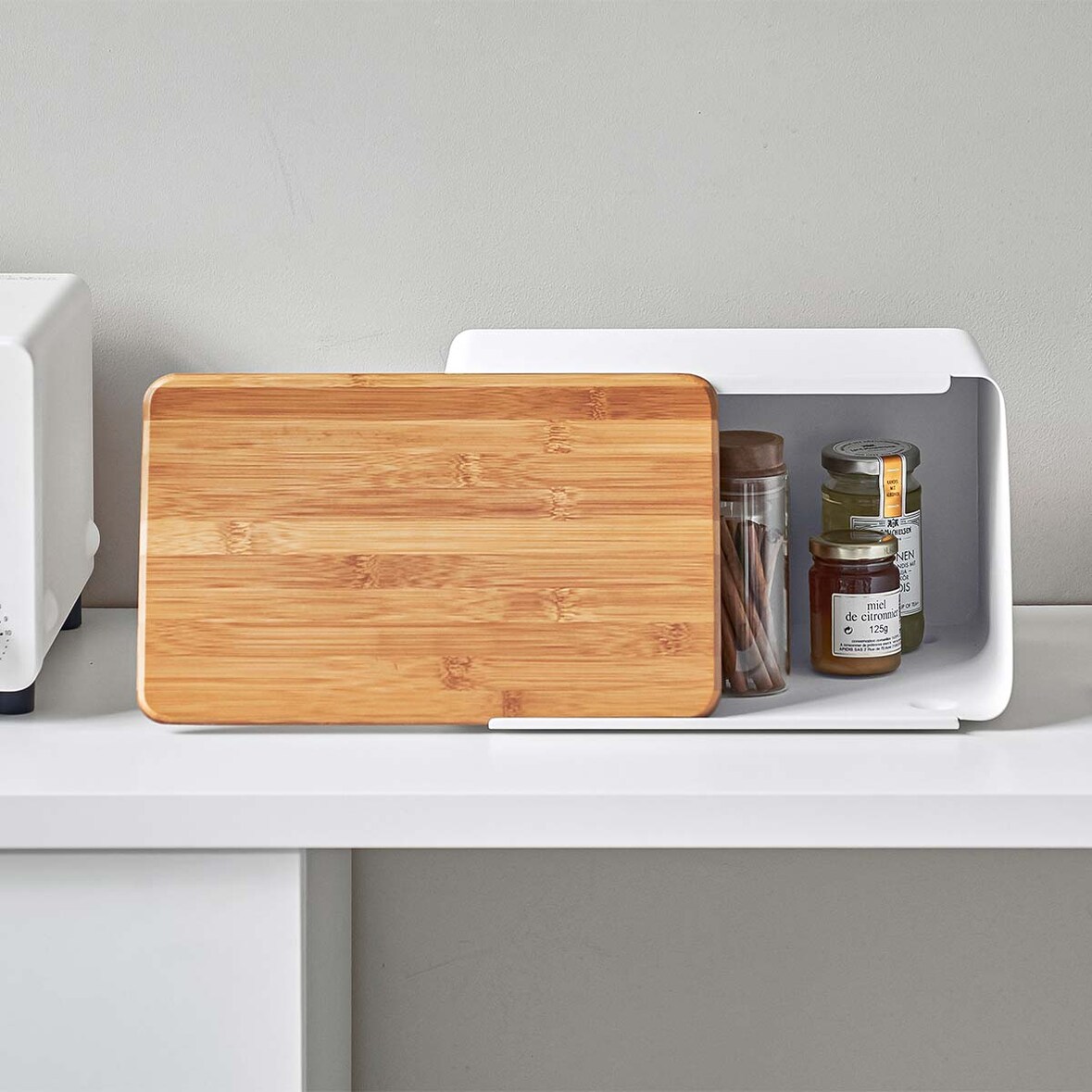 Yamazaki Home Brotkasten weiß Brotkorb Brotbox Brotbehälter mit Bambus Schneidebrett