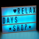 thumbnail of Relaxdays Lightbox mit Farbwechsel, Leuchtkasten, 85 Buchstaben & Symbole, 3 Zeilen, Lichtbox batteriebetrieben, weiß