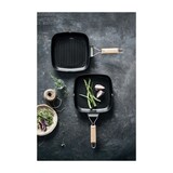 thumbnail of Pan Grill 28X28CM geribbeld SUA van Lacor
