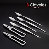 Un juego de tres cucharas y dos peladores.