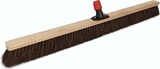 thumbnail of Saalbesen, Arenga, 1000 mm, mit Universalstielhalter mit Überwurfmutter Ø 28 mm, mit 1600 mm Holzstiel Ø 28 mm