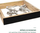 thumbnail of Dekofigur Holding Hearts 34,5 cm aus Mangoholz und Aluminium Skulptur im Holzrahmen mit zwei Personen und Herz Symbol für Liebe und Zusammenhalt