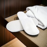 thumbnail of Ciabattine monouso Hotel chiuse in tnt con Packaging Eco-friendly - Confezione da 100 paia
