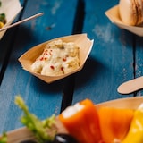 thumbnail of BIOZOYG 100 Stück Snackschalen Einwegschalen Holzschiffchen 80mm, biologisch abbaubar, für Fingerfood, Schalen aus nachhaltiger Forstwirtschaft