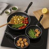 thumbnail of BERGNER - Set 3 padelle Ø16/20/24cm in alluminio pressato colore grigio metallizzato con Set 3 coltelli in acciaio inossidabile con supporto